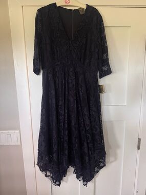 Women's Navy Lace V-Neck Midi Dress NWT